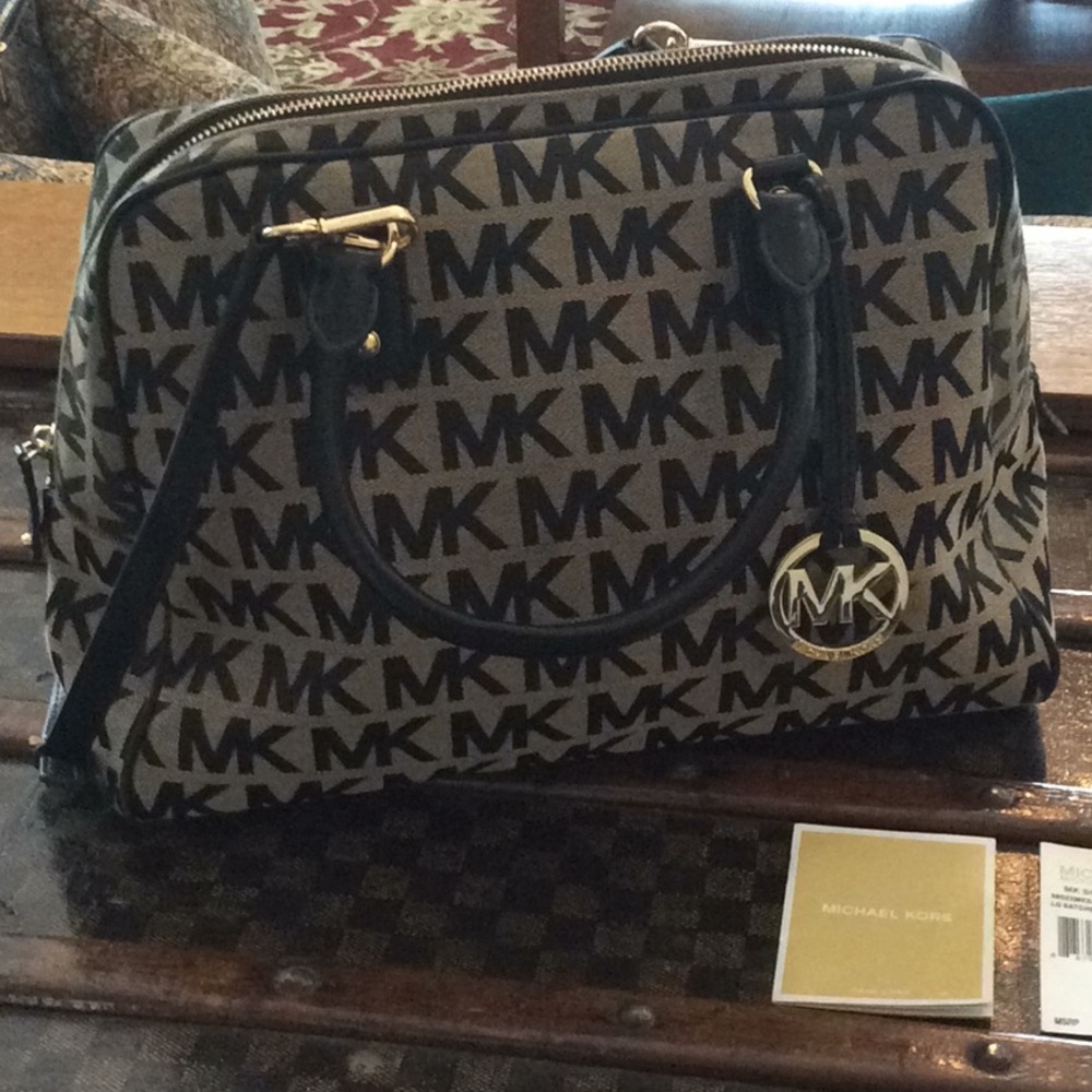 Michael Kors MK Signature Large Satchel